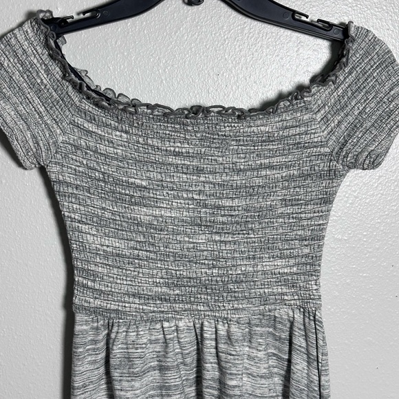 Hollister Women Gray Smocked off shoulder Dress size Small - Picture 3 of 8